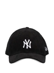 Gorra con visera curva